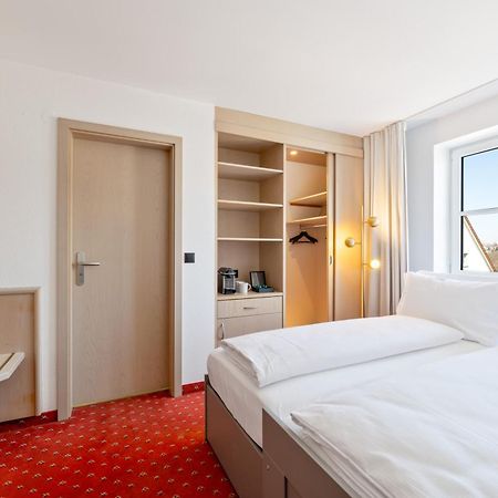 Steiners Hotel Airport-Messe Щутгарт Екстериор снимка
