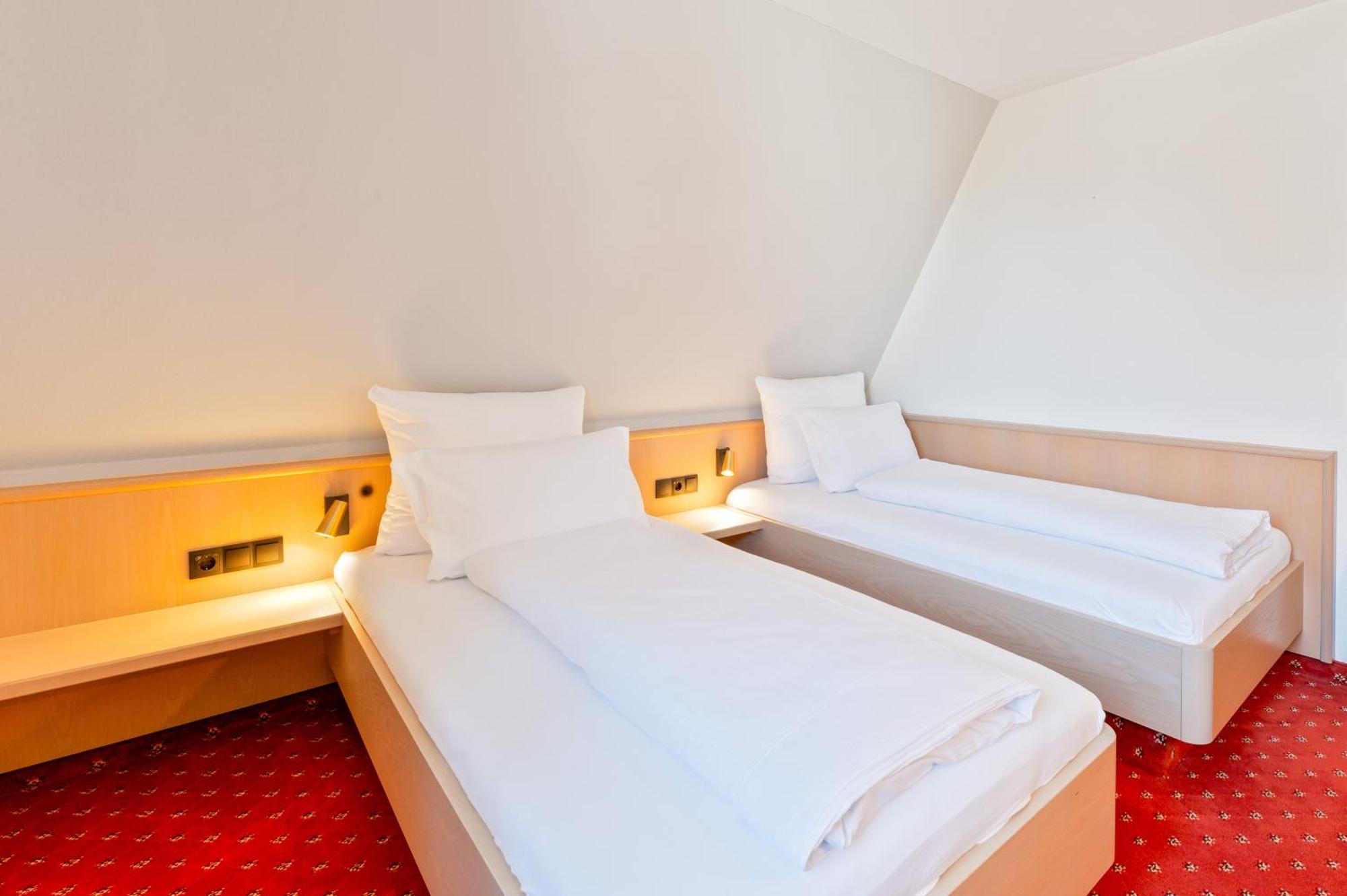 Steiners Hotel Airport-Messe Щутгарт Екстериор снимка
