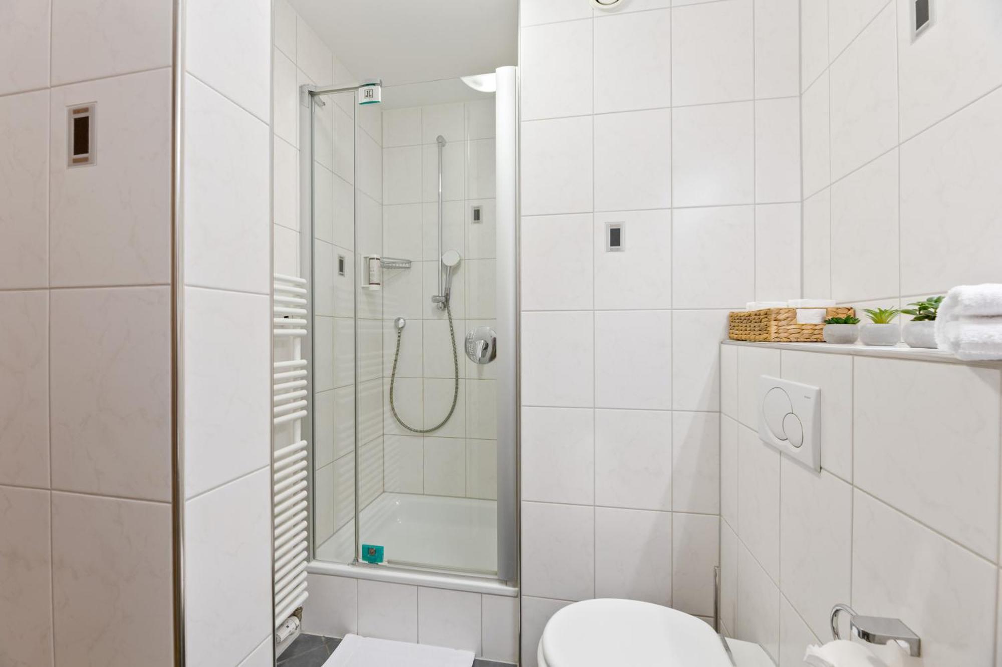 Steiners Hotel Airport-Messe Щутгарт Екстериор снимка