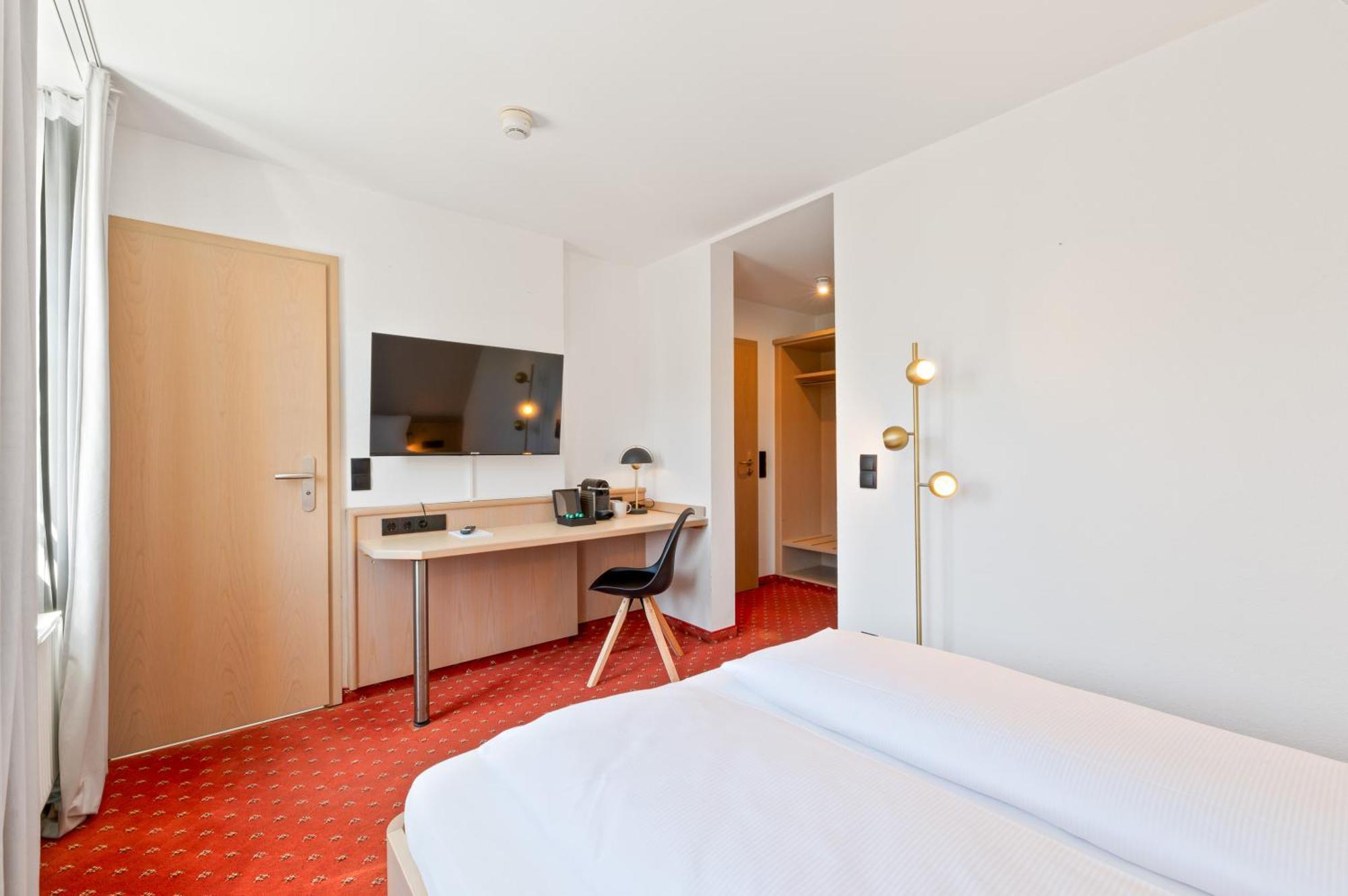 Steiners Hotel Airport-Messe Щутгарт Екстериор снимка
