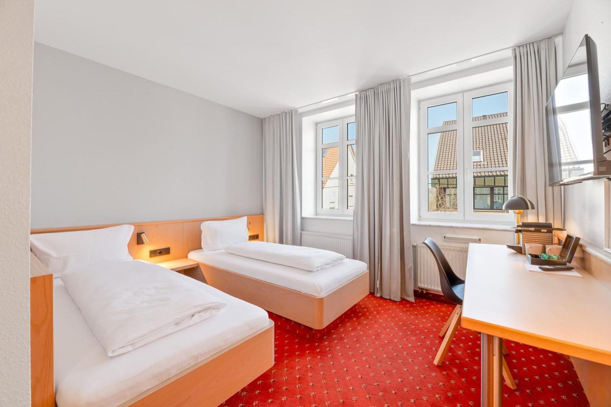 Steiners Hotel Airport-Messe Щутгарт Екстериор снимка