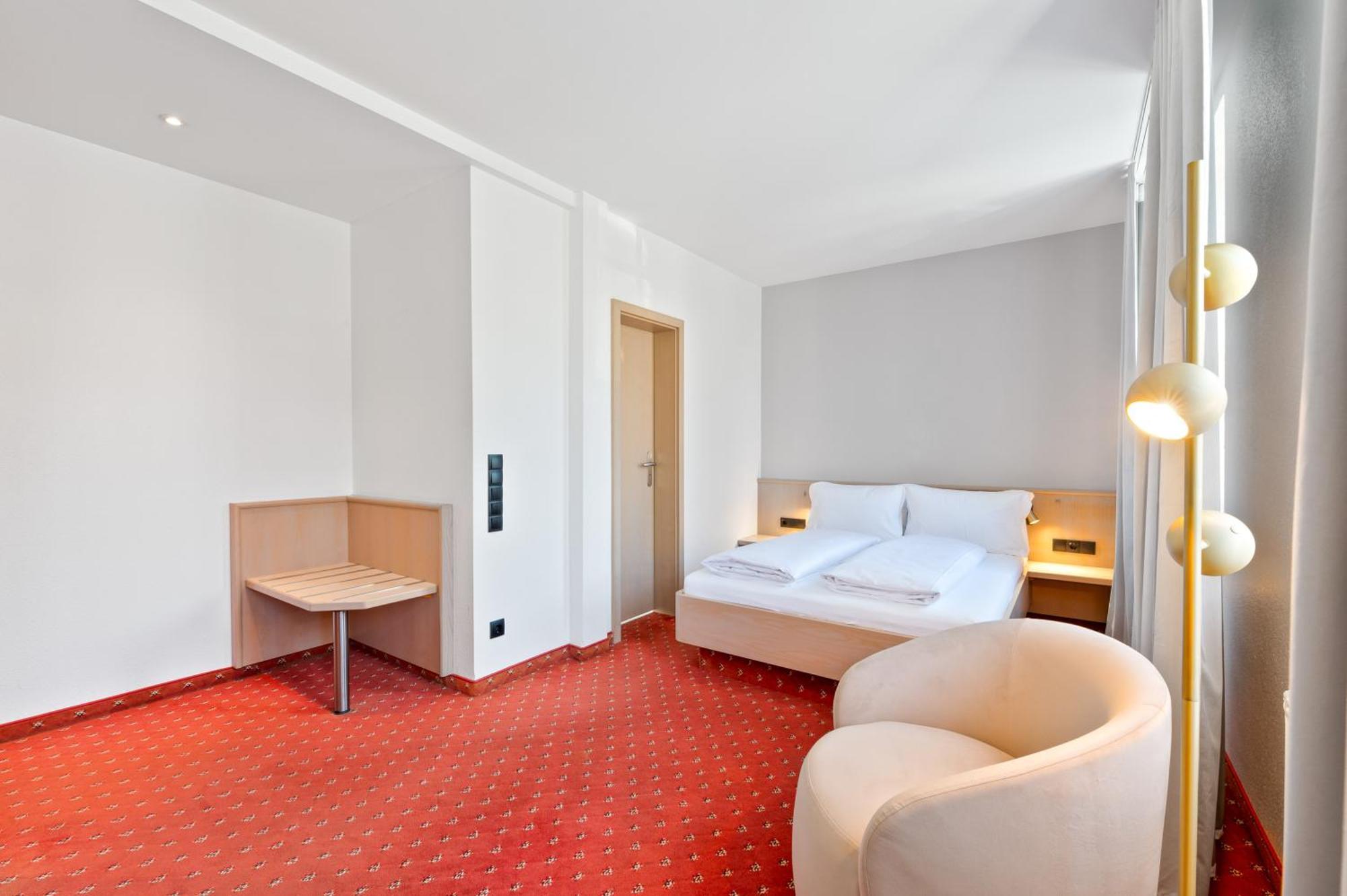 Steiners Hotel Airport-Messe Щутгарт Екстериор снимка