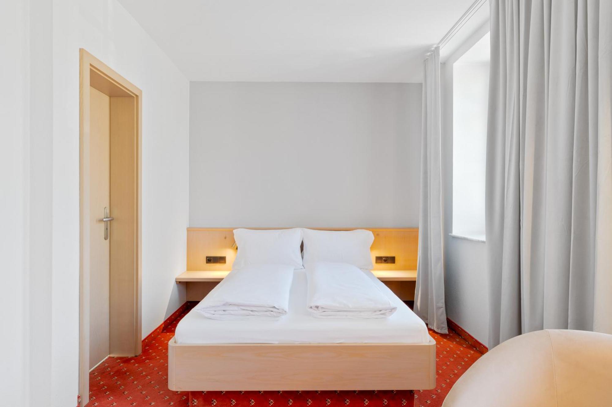 Steiners Hotel Airport-Messe Щутгарт Екстериор снимка