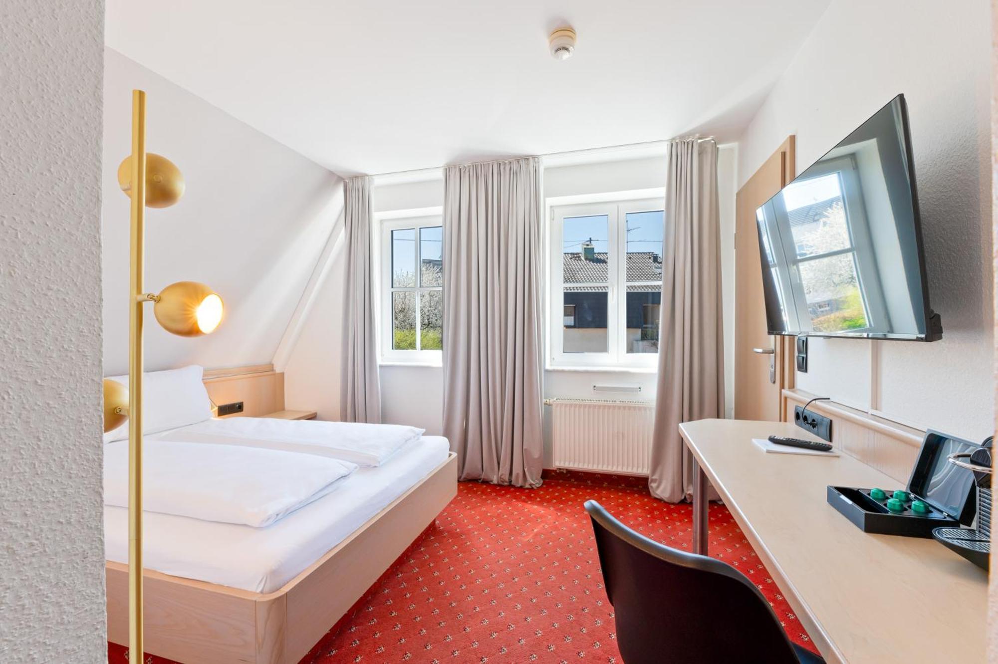 Steiners Hotel Airport-Messe Щутгарт Екстериор снимка