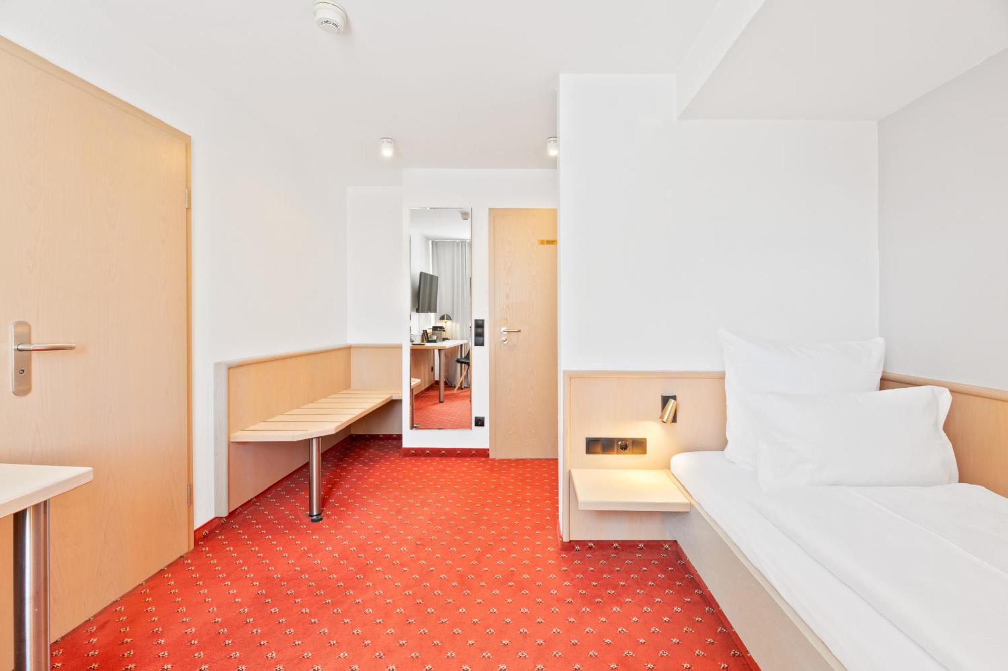 Steiners Hotel Airport-Messe Щутгарт Екстериор снимка