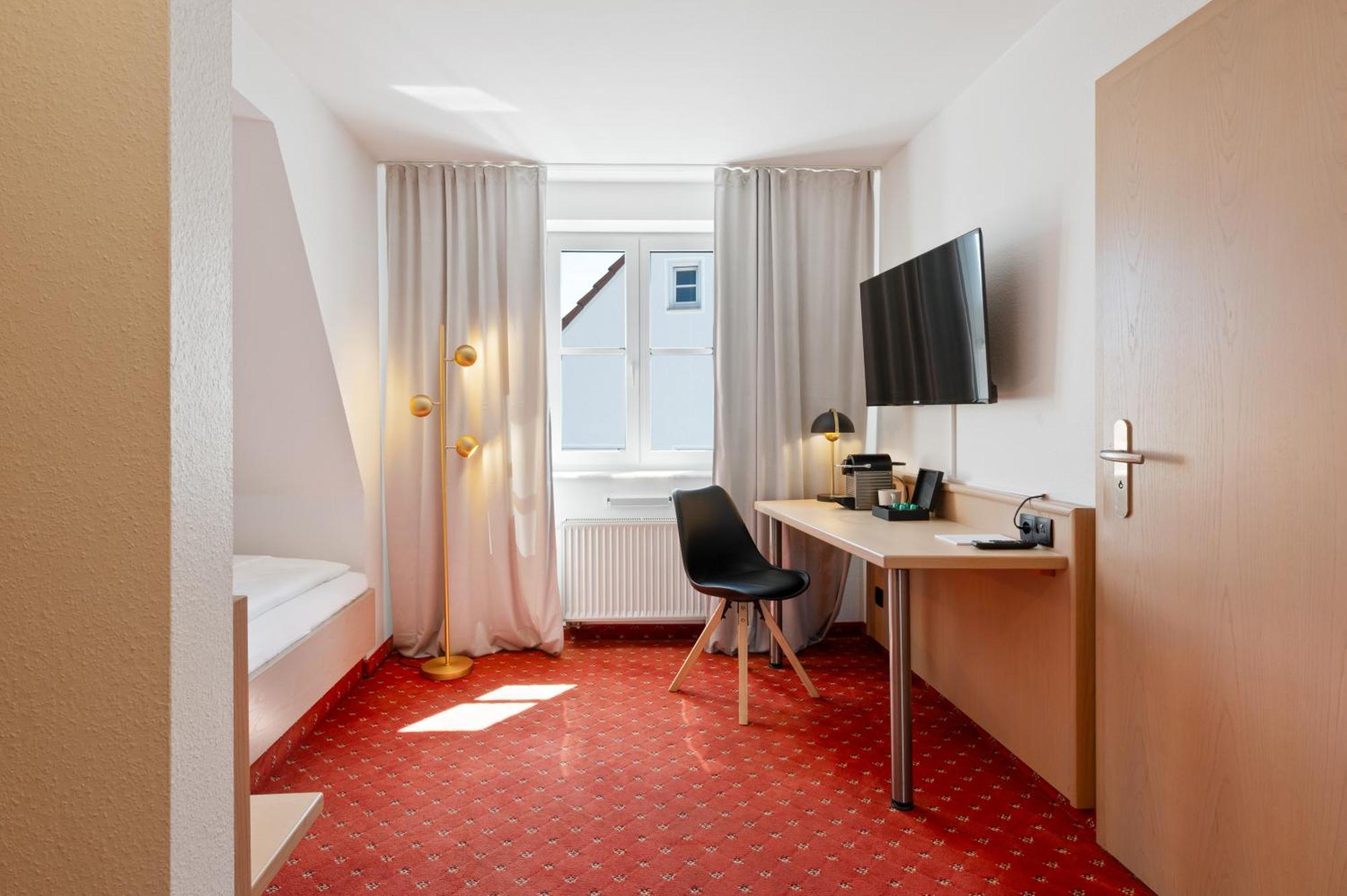 Steiners Hotel Airport-Messe Щутгарт Екстериор снимка