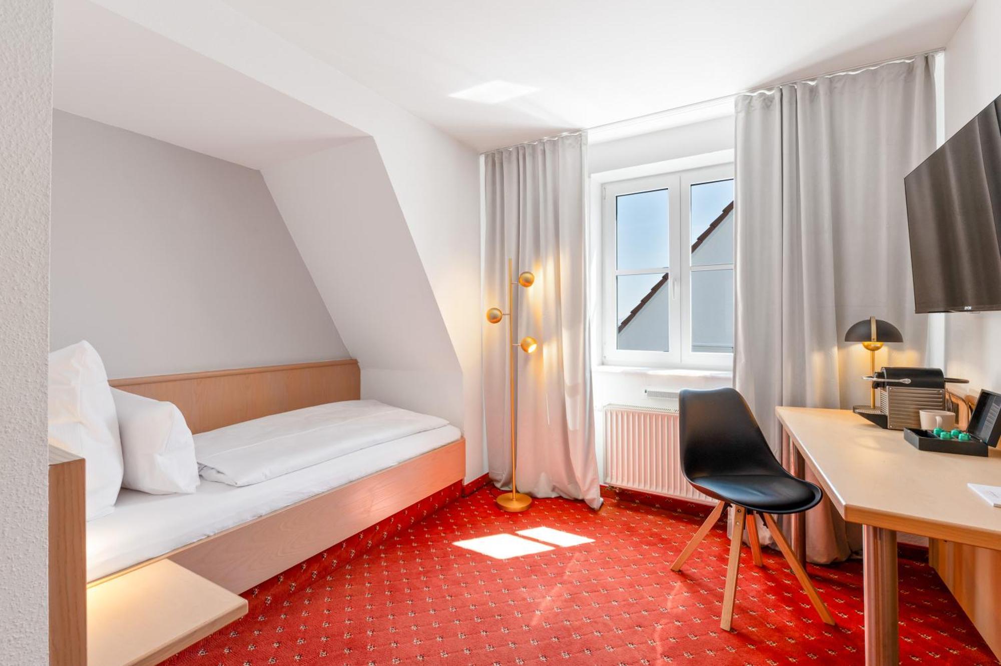 Steiners Hotel Airport-Messe Щутгарт Екстериор снимка