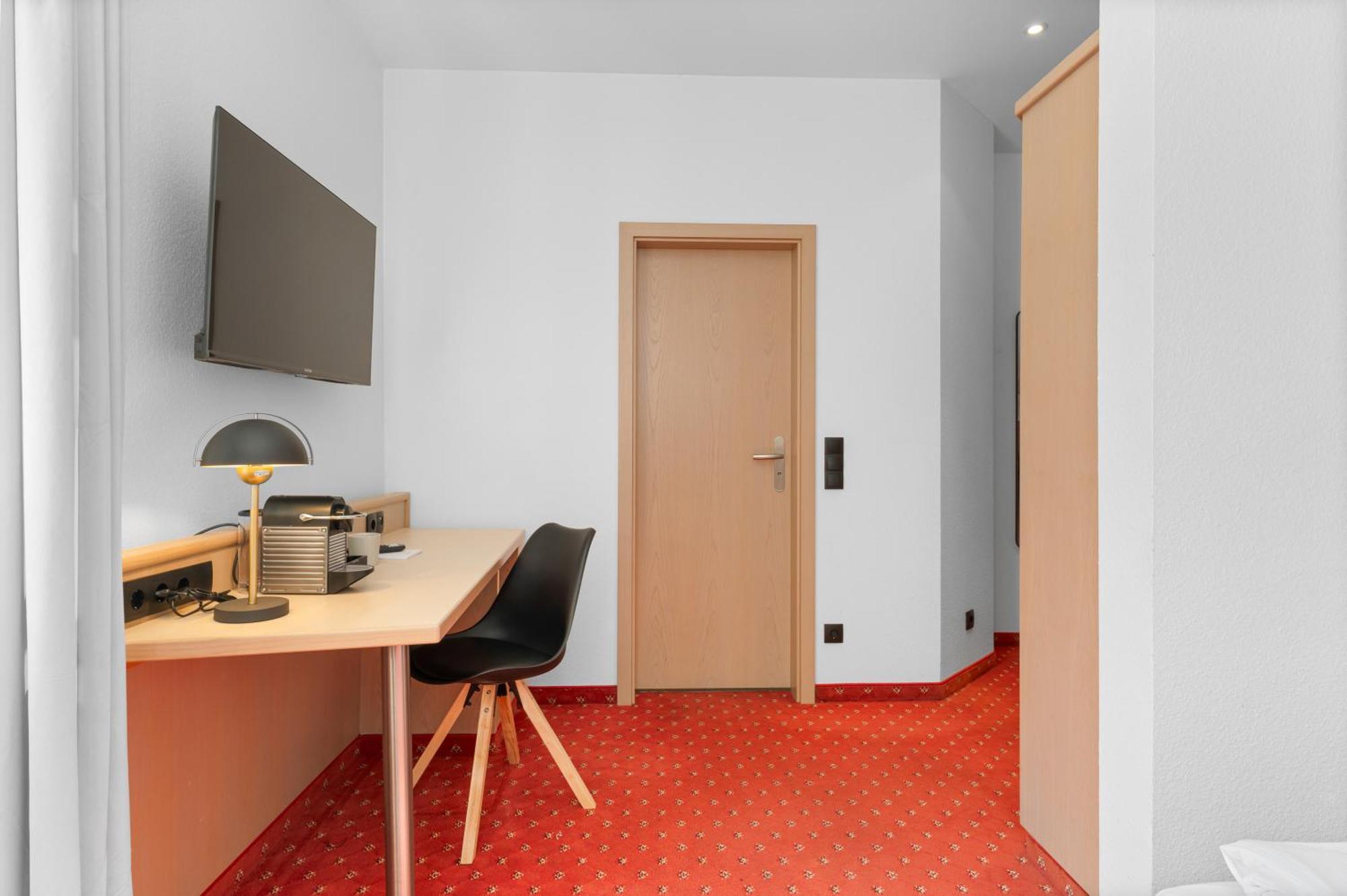 Steiners Hotel Airport-Messe Щутгарт Екстериор снимка
