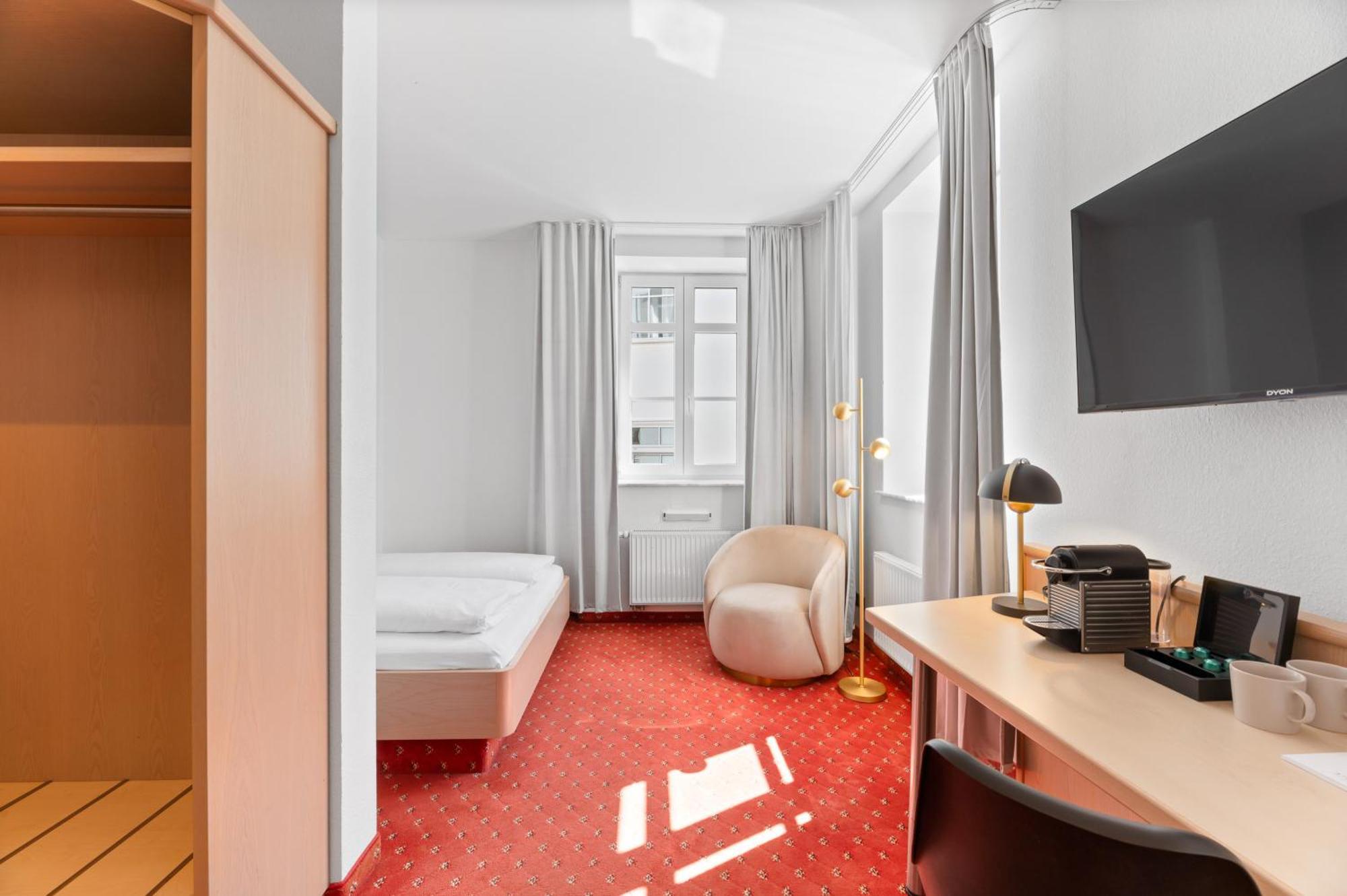 Steiners Hotel Airport-Messe Щутгарт Екстериор снимка